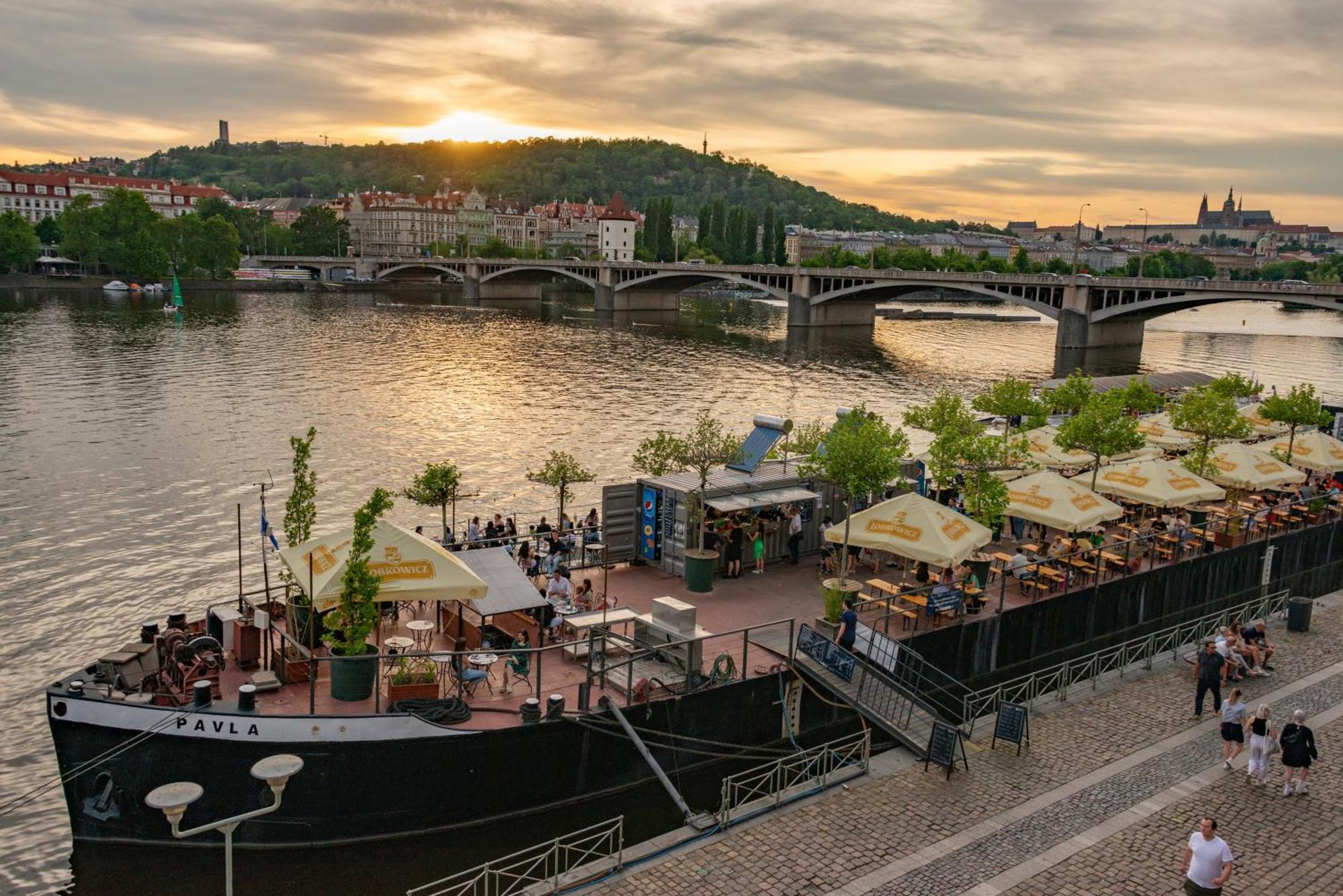 Helen Homestay Flora Prague Luaran gambar